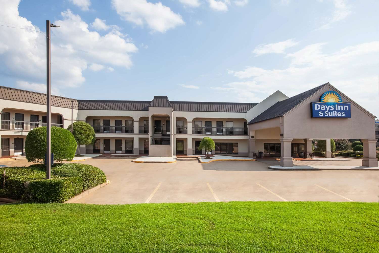 Days Inn & Suites by Wyndham Tyler 17/22