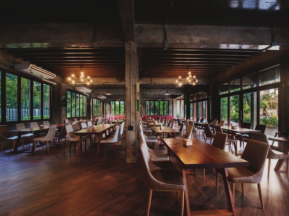 Nana Beach Hotel 66/80