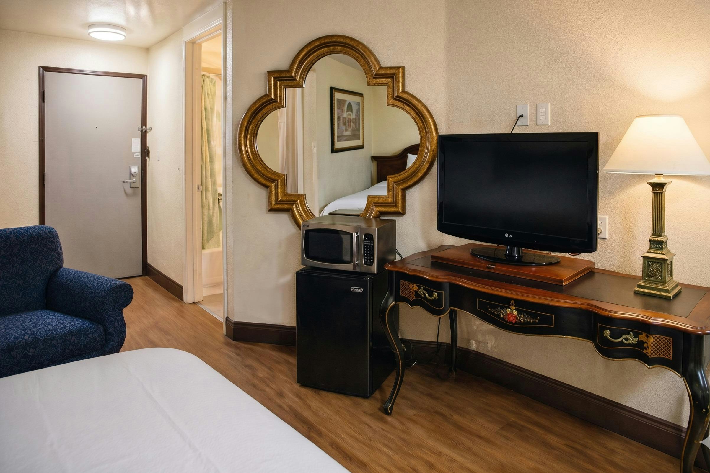 Sacramento Inn & Suites Cal Expo I-80 21/35