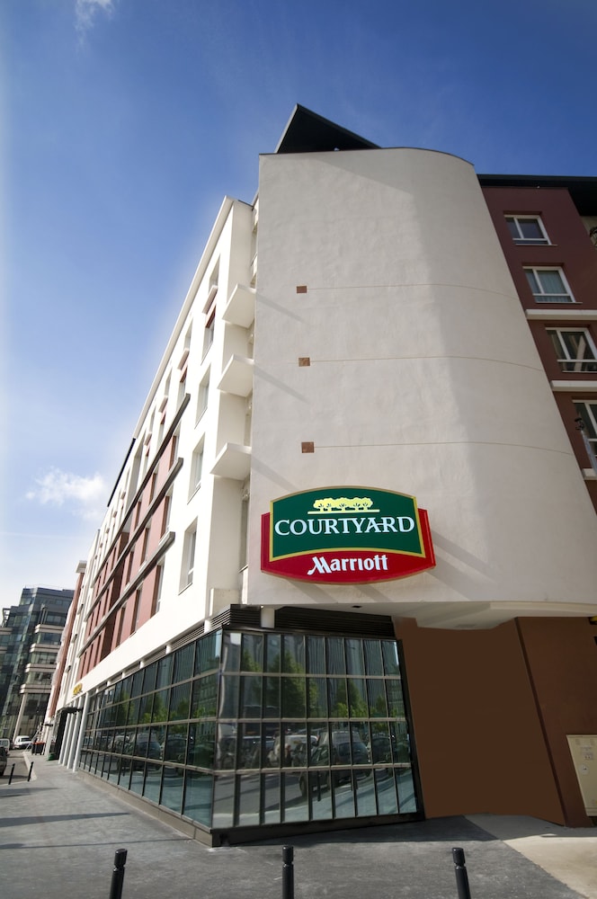 Courtyard By Marriott Paris Saint Denis 4/35