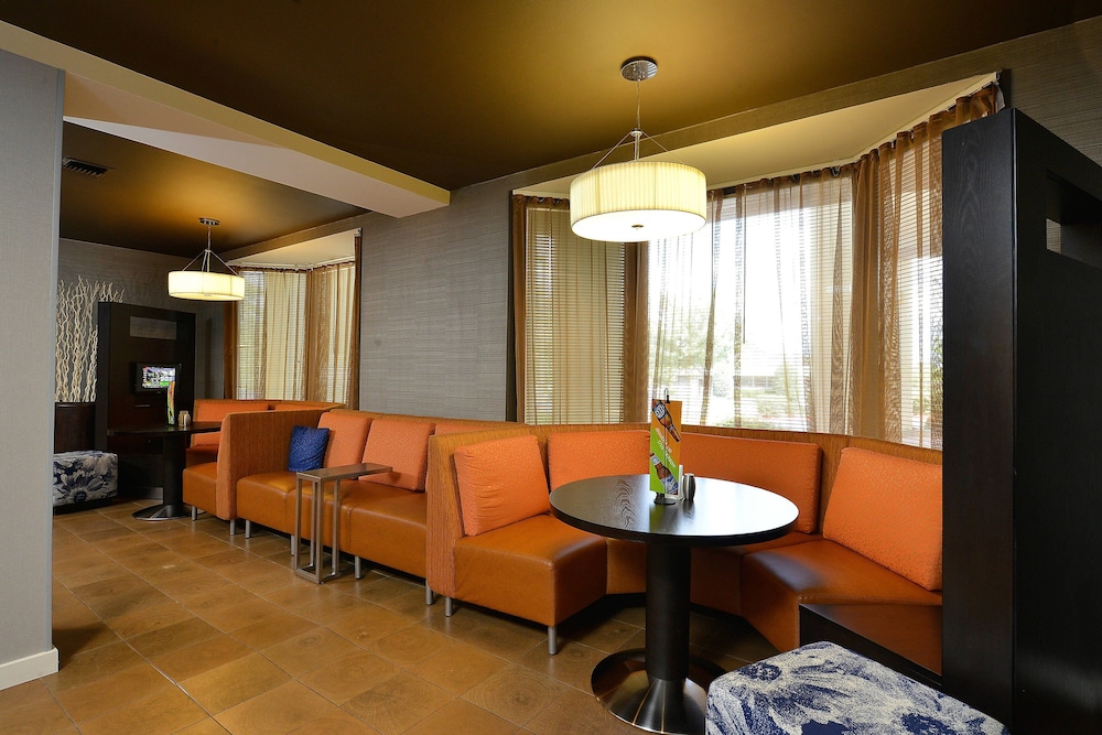 Courtyard By Marriott Bentonville 29/42
