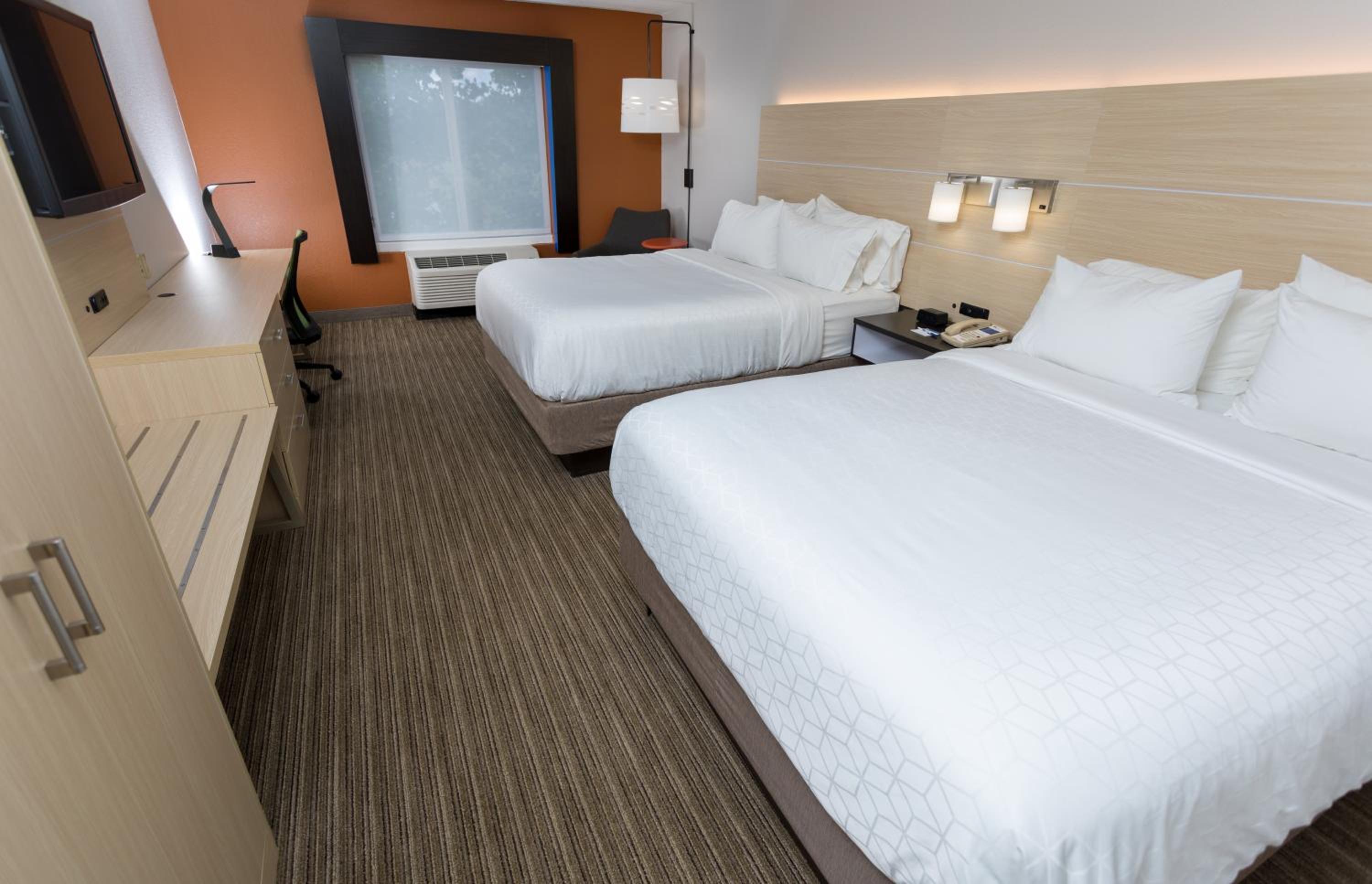 Standard, 2 Queen Beds, Bathtub, Accessible
