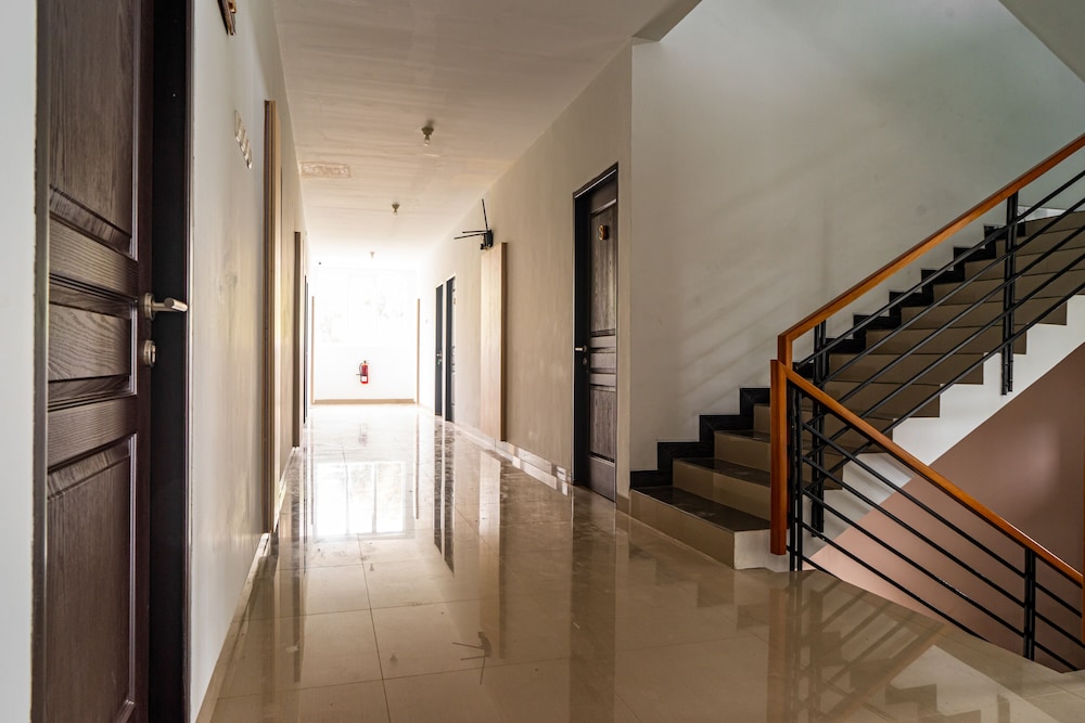 RedDoorz Plus near Teras Kota 3 13/18
