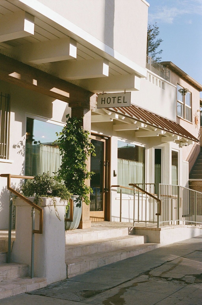 Gjelina Hotel 2/50