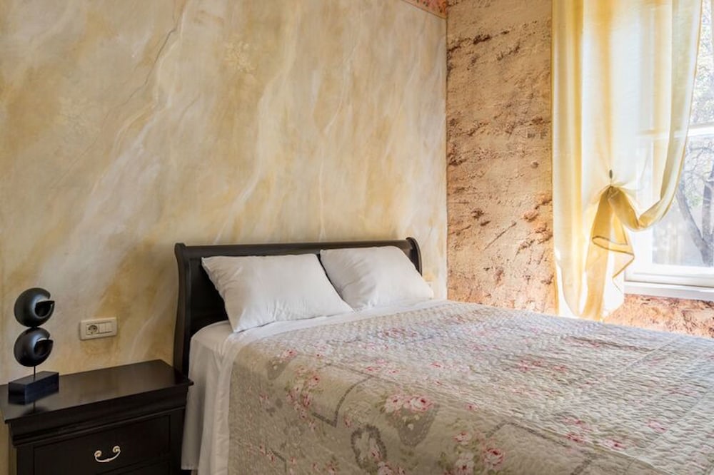 PIETRA ROSSA Luxury Rooms 12/66