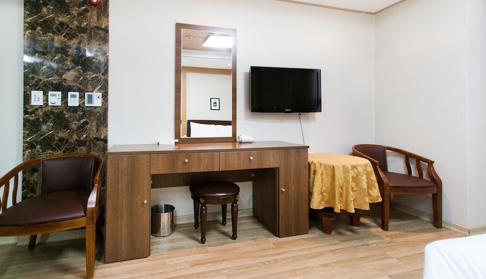 The Hotel Yeong Jong 38/50