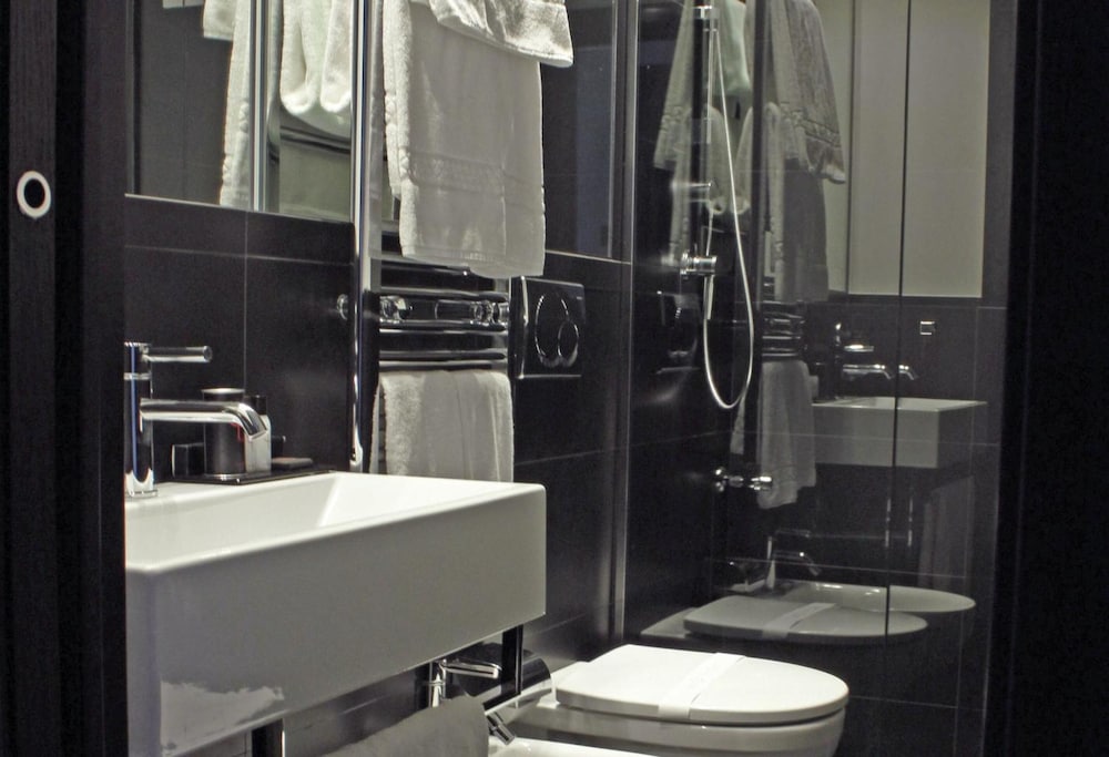 LHP Hotel Napoleon 44/64