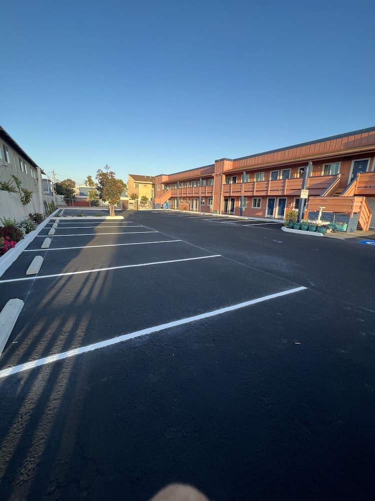 American Inn Grover Beach 49/56