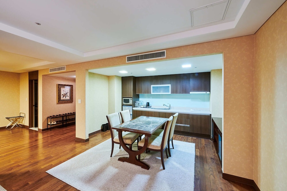 Adonis Hotel 50/58