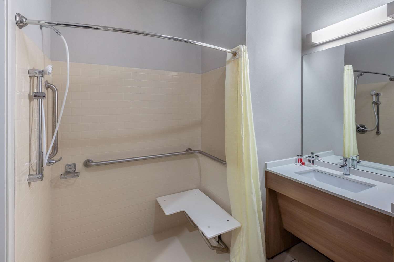 Microtel Inn And Suites By Wyndham College Station 33/34