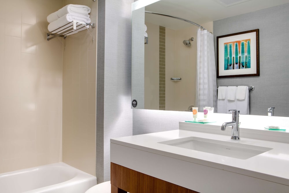 Hyatt Place Kansas City Lenexa City Center 56/56
