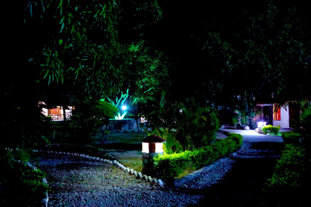 CORBETT WILD RESORT 34/50