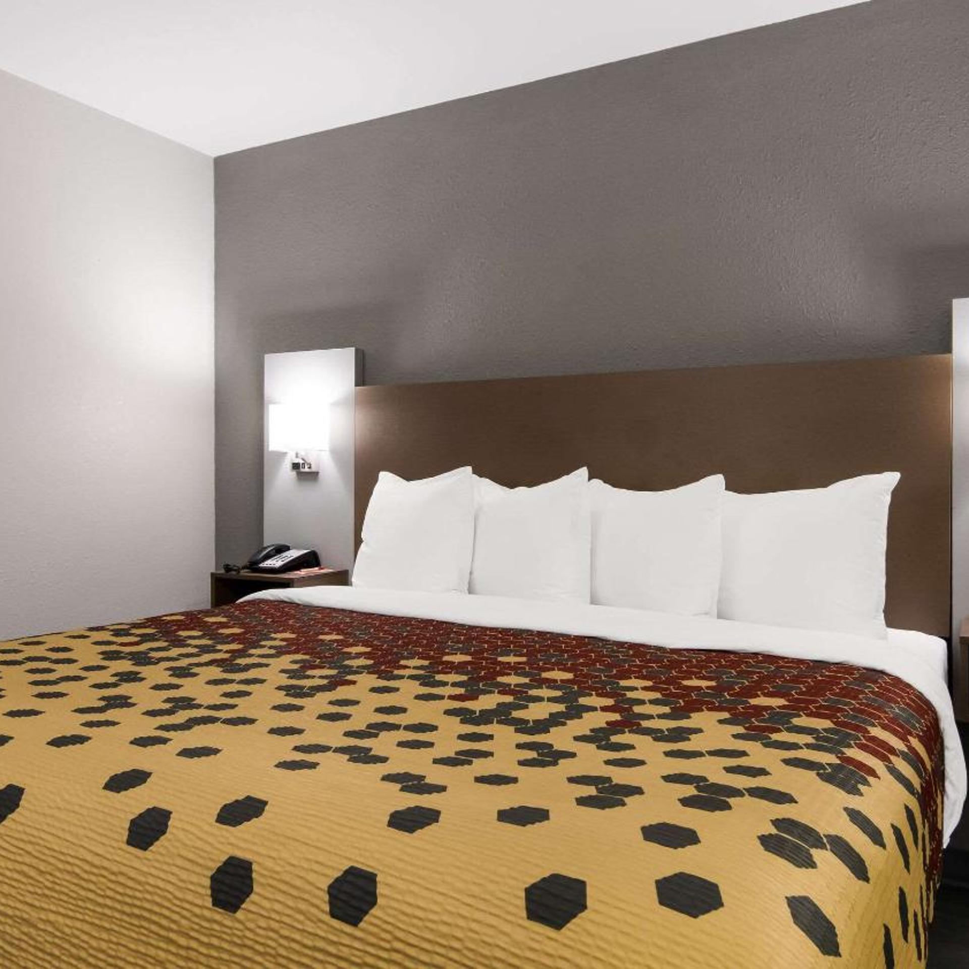 Econo Lodge Portage 14/40