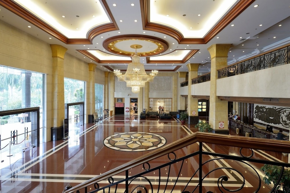 Gladden Hotel Shilong 45/58