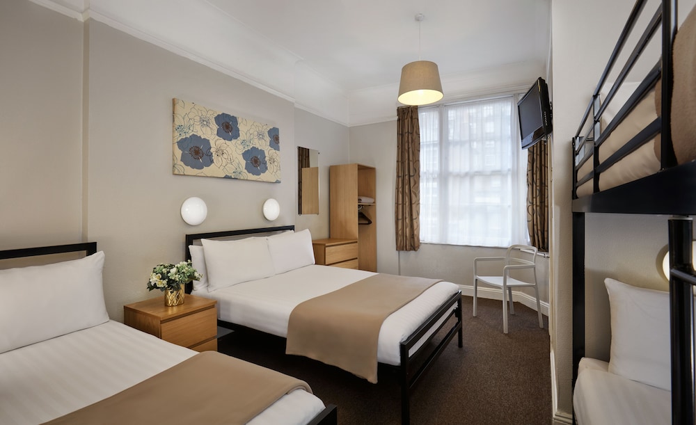 Lords Hotel 37/63