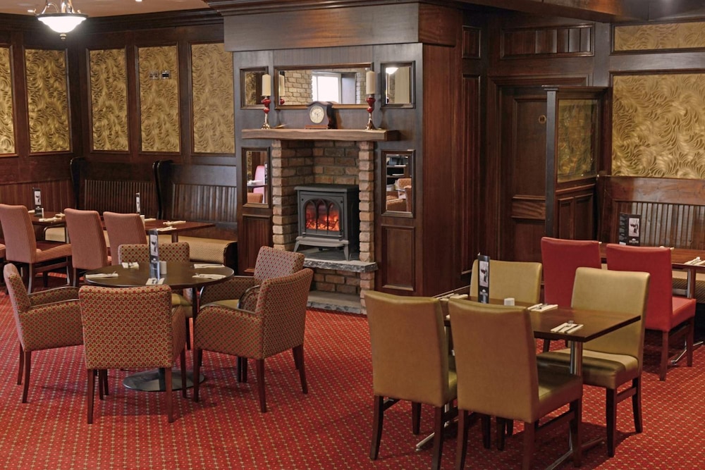 Dillons Hotel 24/33