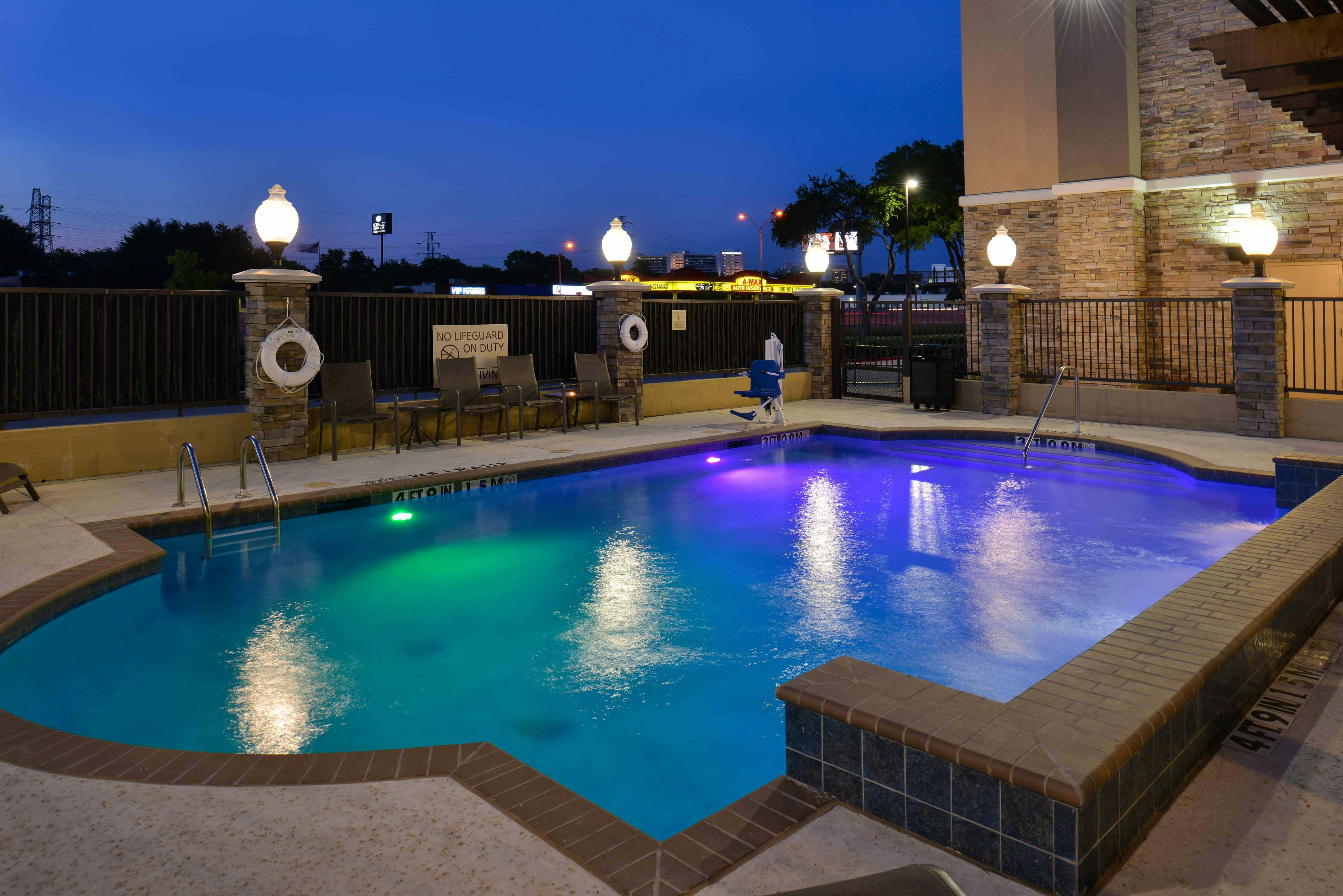 Hampton Inn Suites Dallas Market Center 73/75