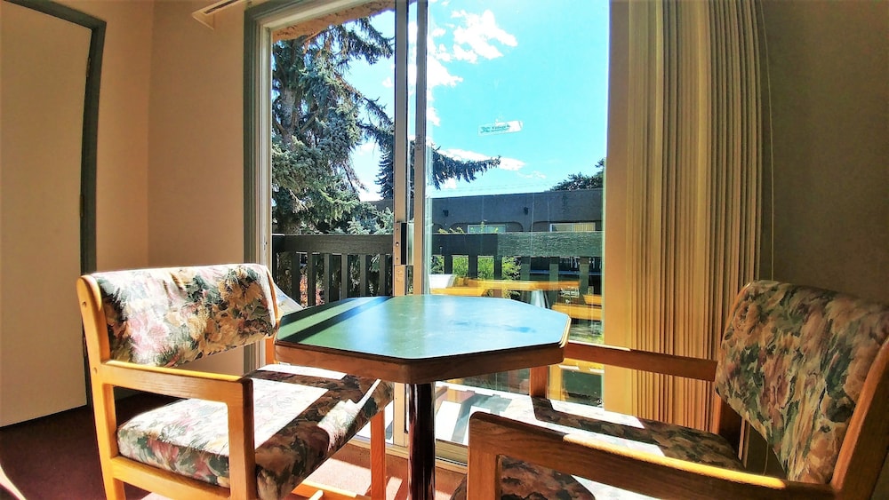 Divya Sutra Plaza & Conference Centre Vernon, BC 52/74