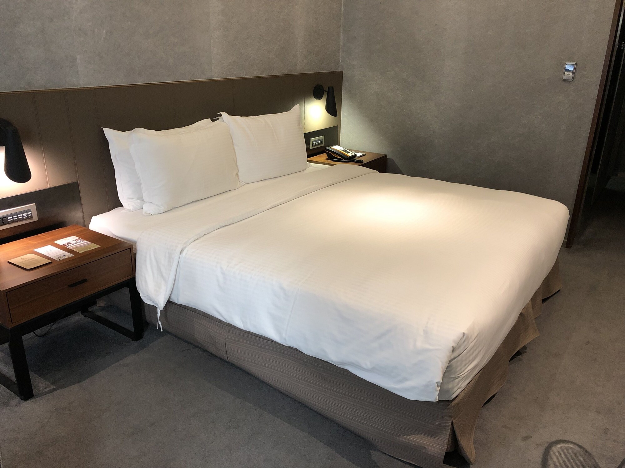 EXECUTIVE, DOUBLE BED