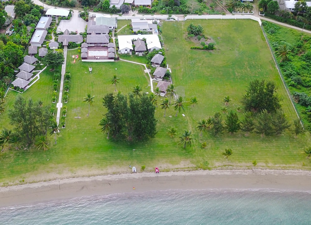 Beachfront Resort 34/50