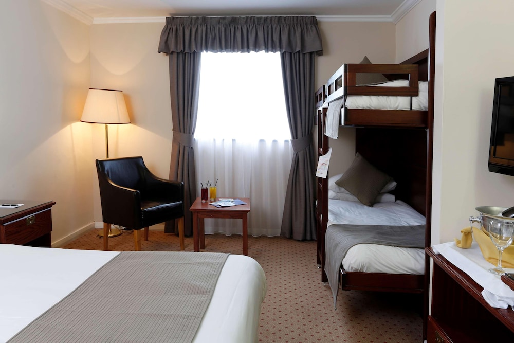 The Oaks Hotel 10/51