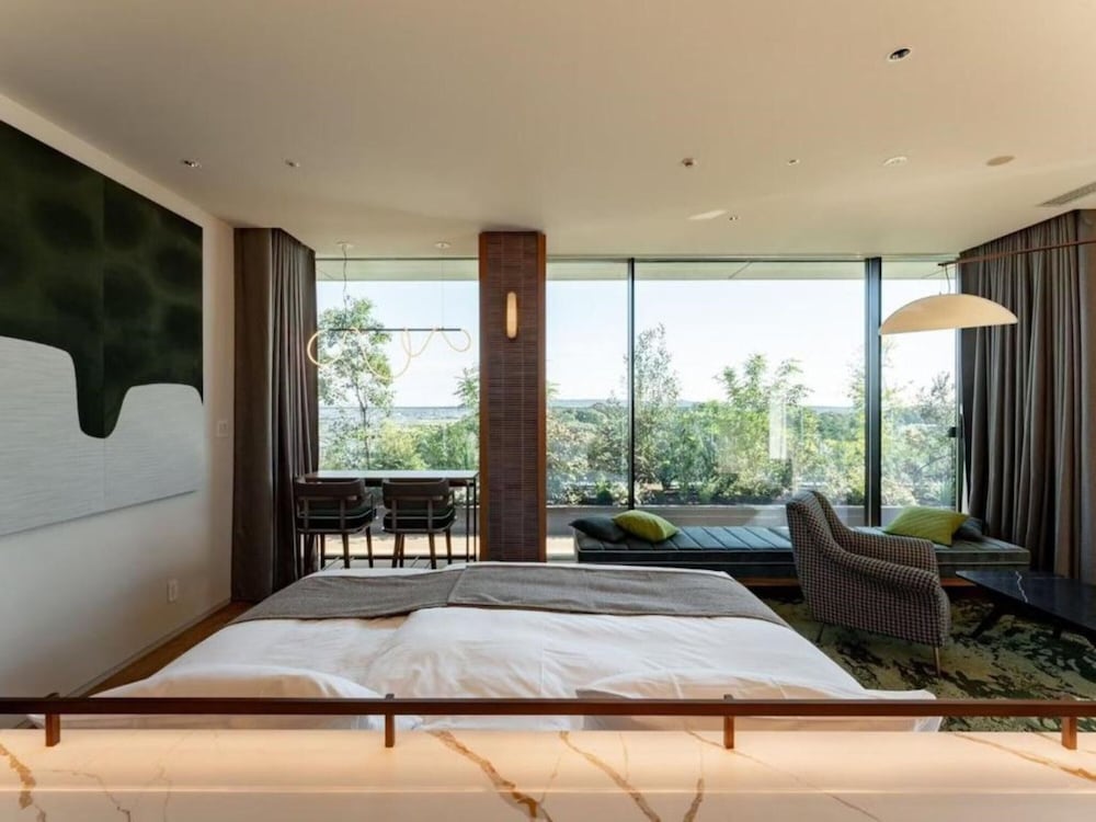 Sweet, Twin Beds, Terrace