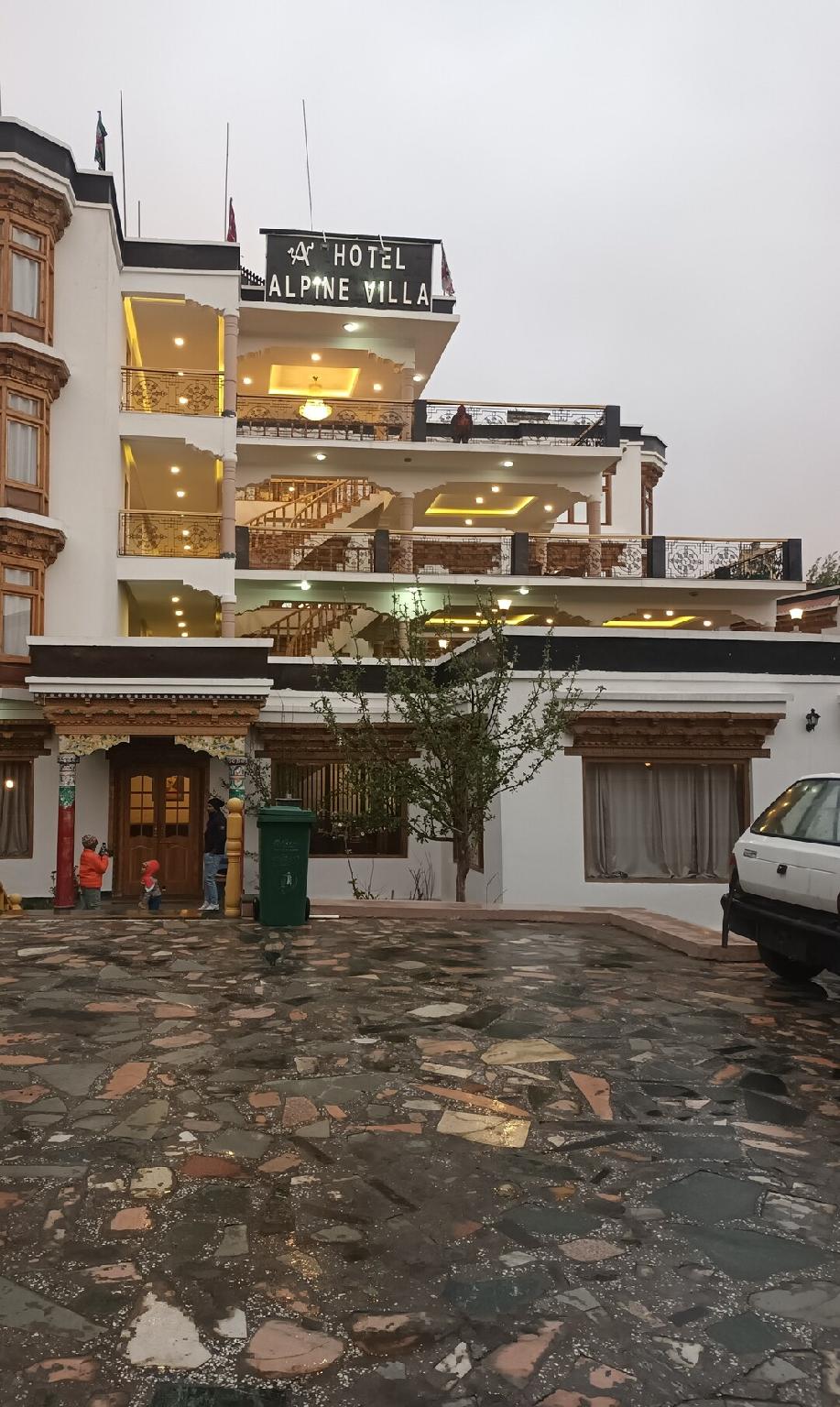 Hotel Alpine Villa, Leh