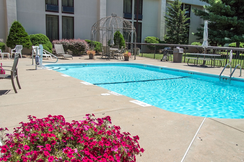 Greenstay Hotel and Suites 64/69