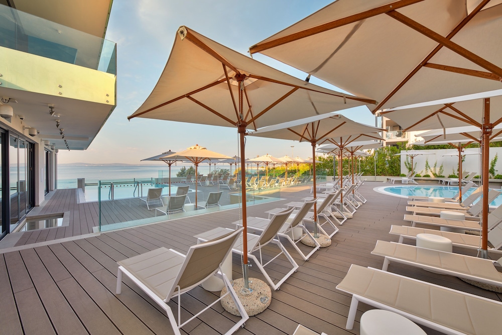 Amphora Hotel 49/80