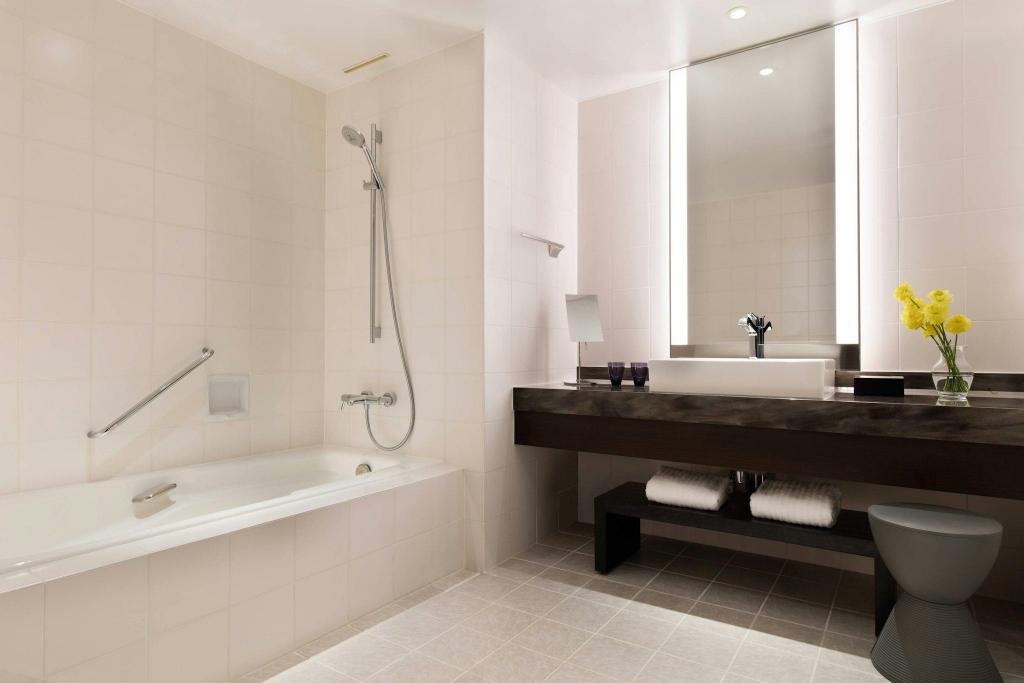 جناح جونيور تنفيذي بسريرين منفصلين مع دخول الصالة في طابق مرتفع، Courtyard By Marriott Shin Osaka Station 2/2