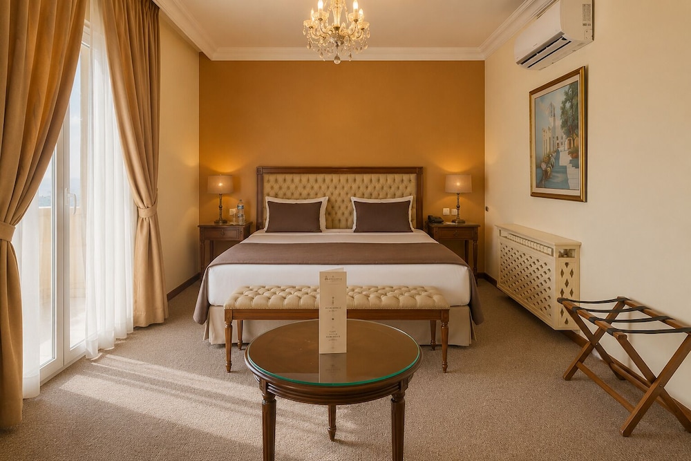 Senior, Suite, King Bed