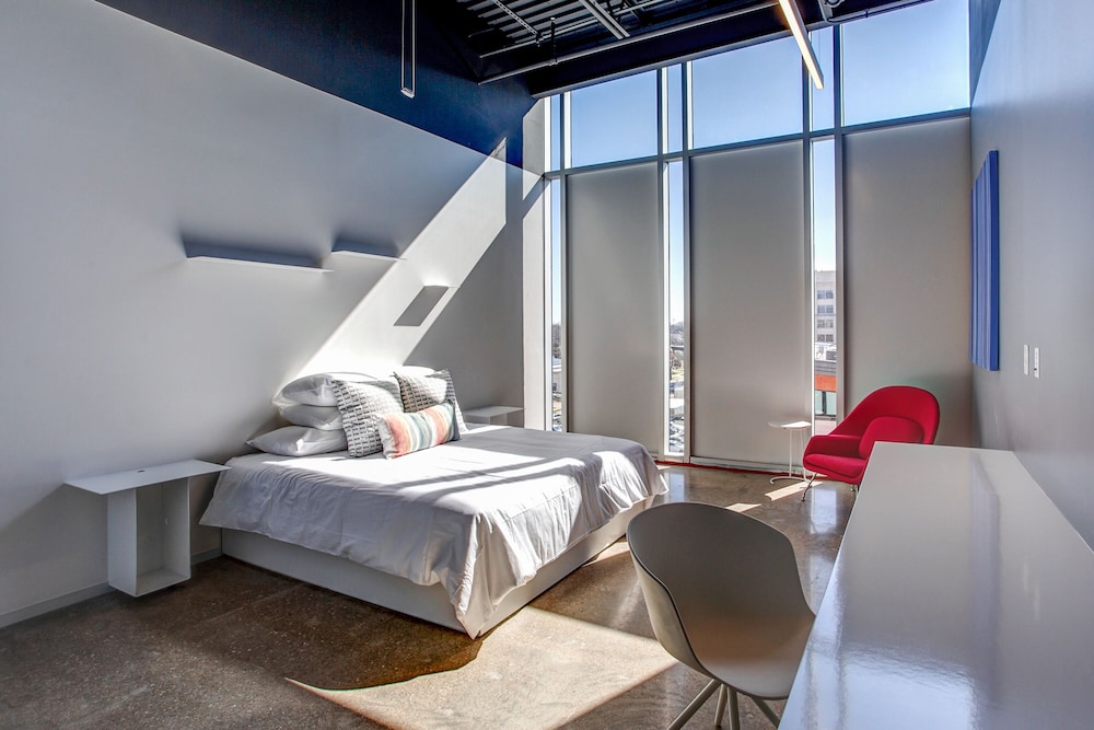 Hotel Revel 27/48