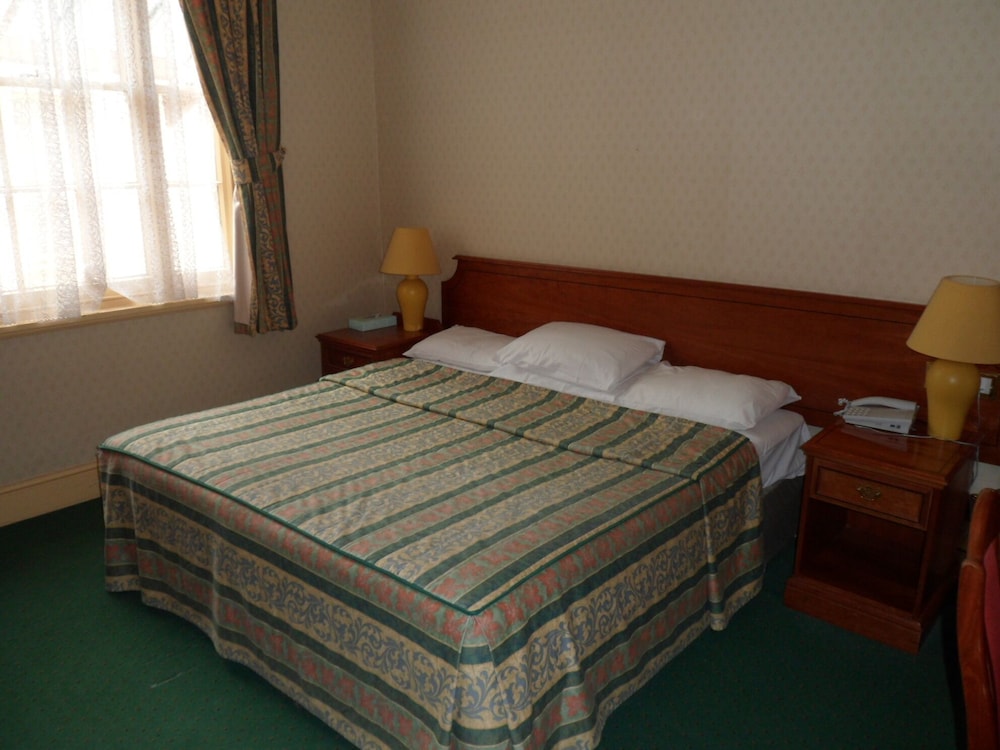 Three Queens Hotel 16/50