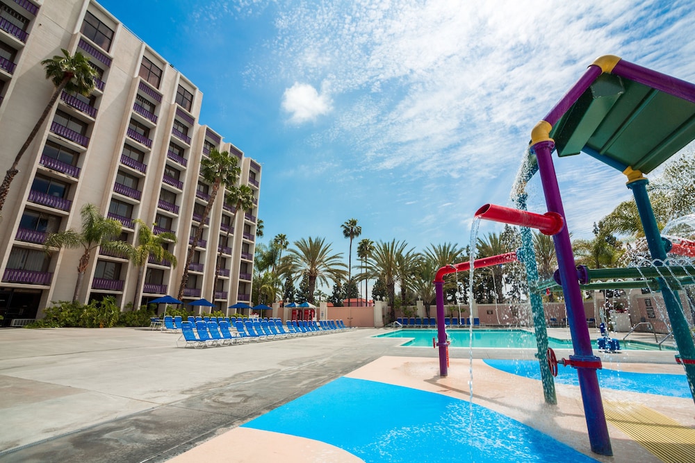 Knotts Berry Farm Resort Hotel 38/41