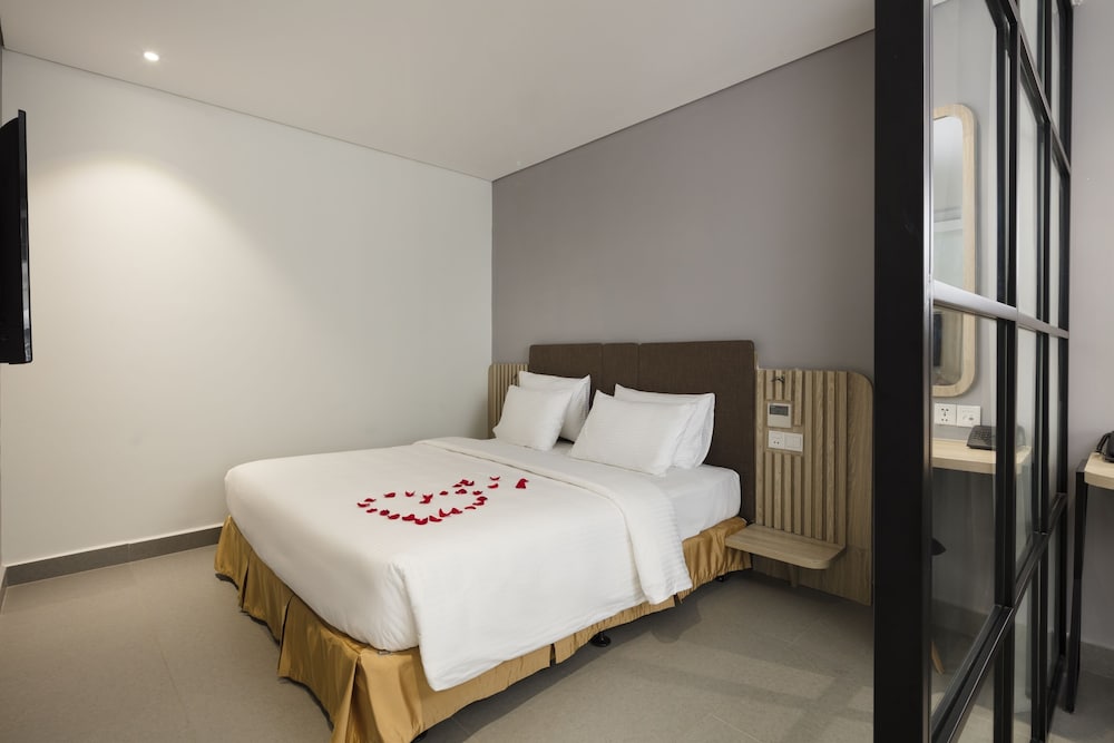 DELUXE, DOUBLE BED