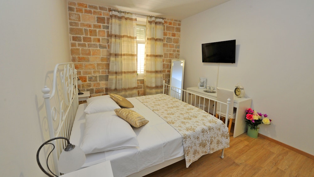 Nirvana Luxury Rooms 64/82