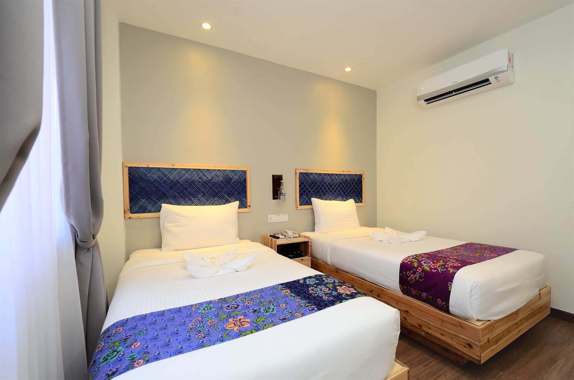 SUPERIOR, TWIN BEDS