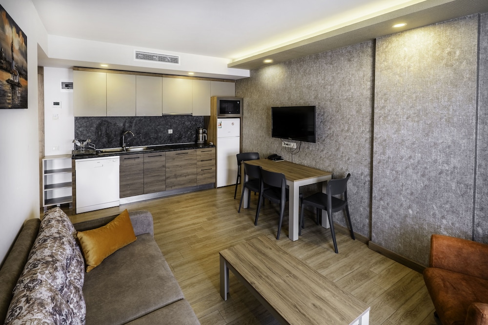 Golden World Suite Hotel 26/35