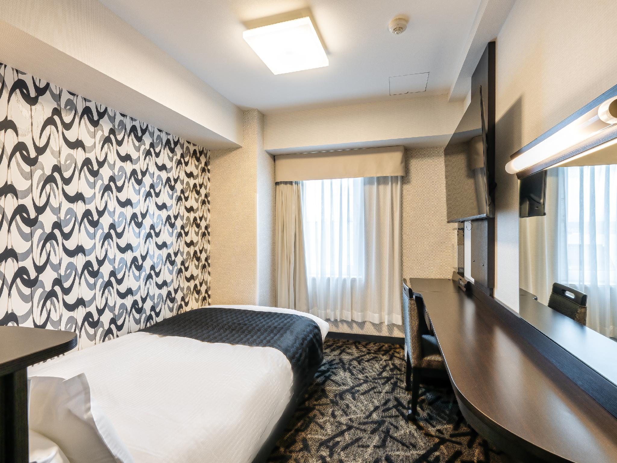 Semi Room, Single Bed, Semi Double Bed, Smoking