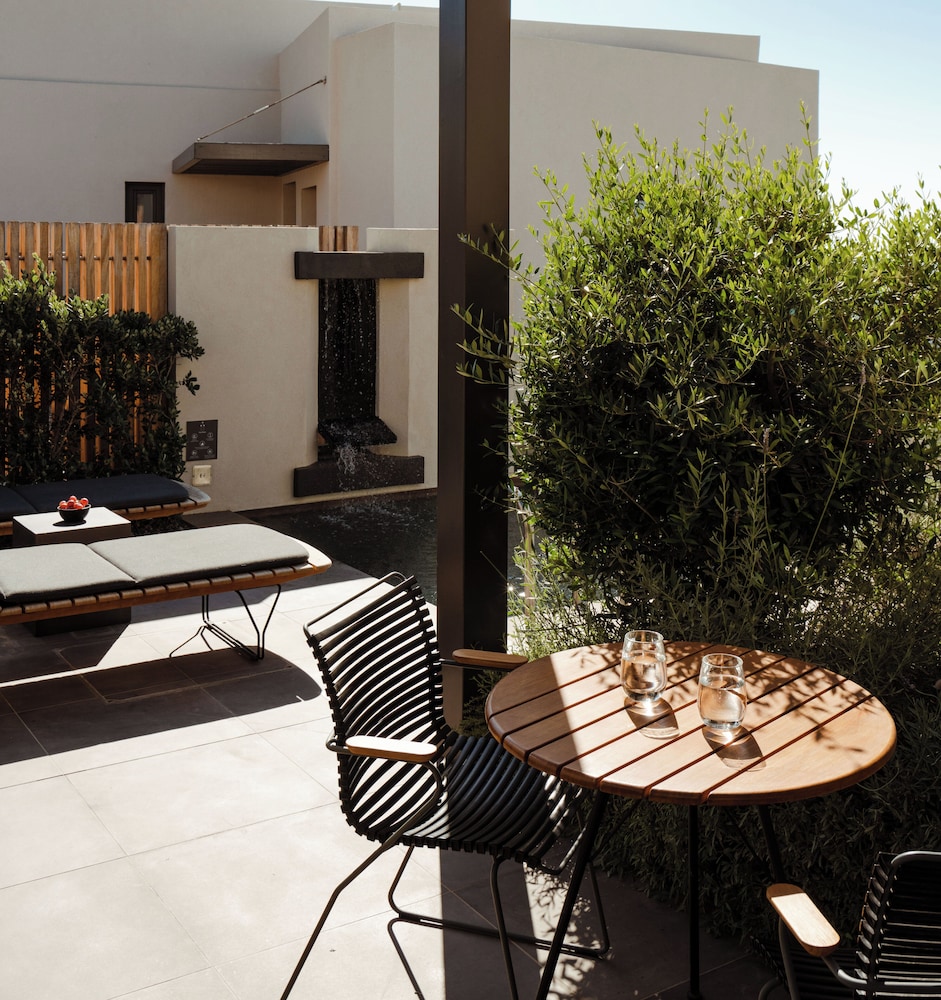Apikia Santorini Suites - Adults Only 68/85