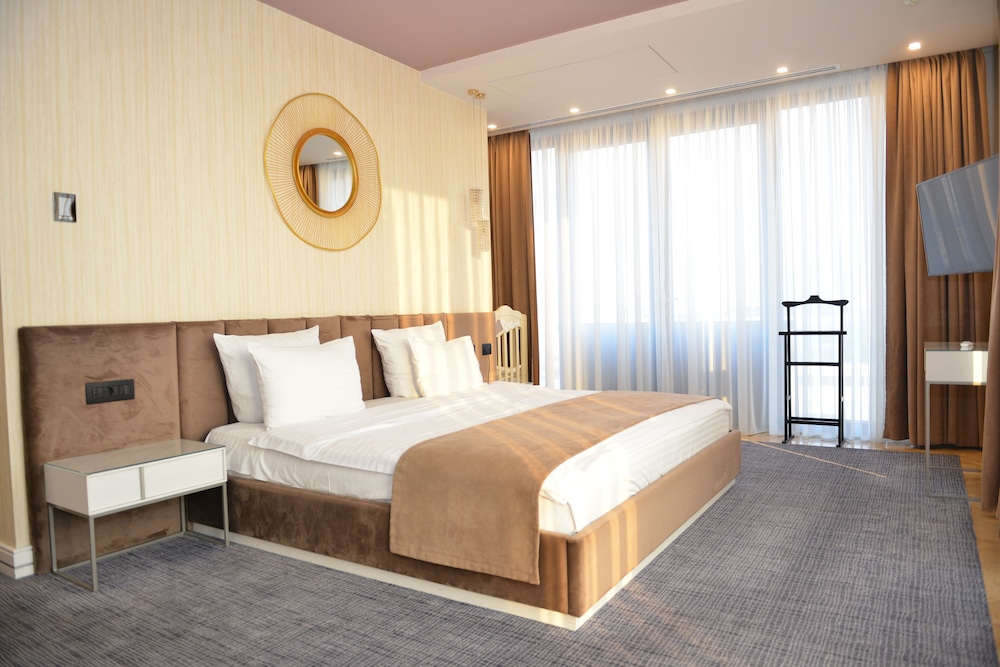 Aghababyan S Hotel 28/77
