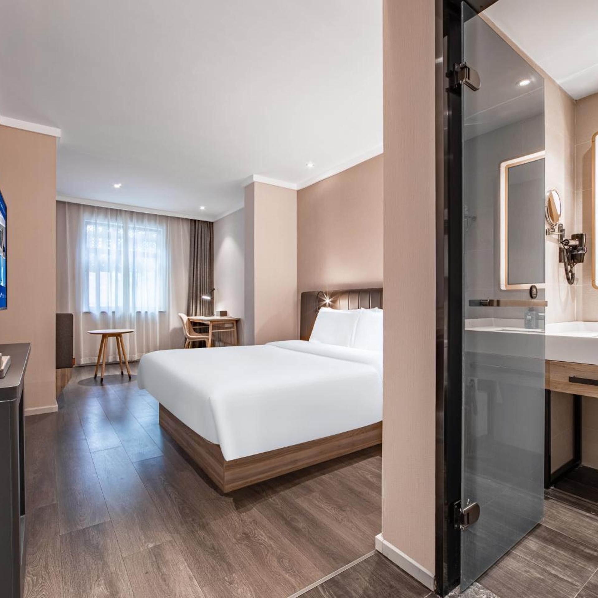 HanTing Premium Hotel (Shanghai Loushanguan Road Subway Station) 28/50
