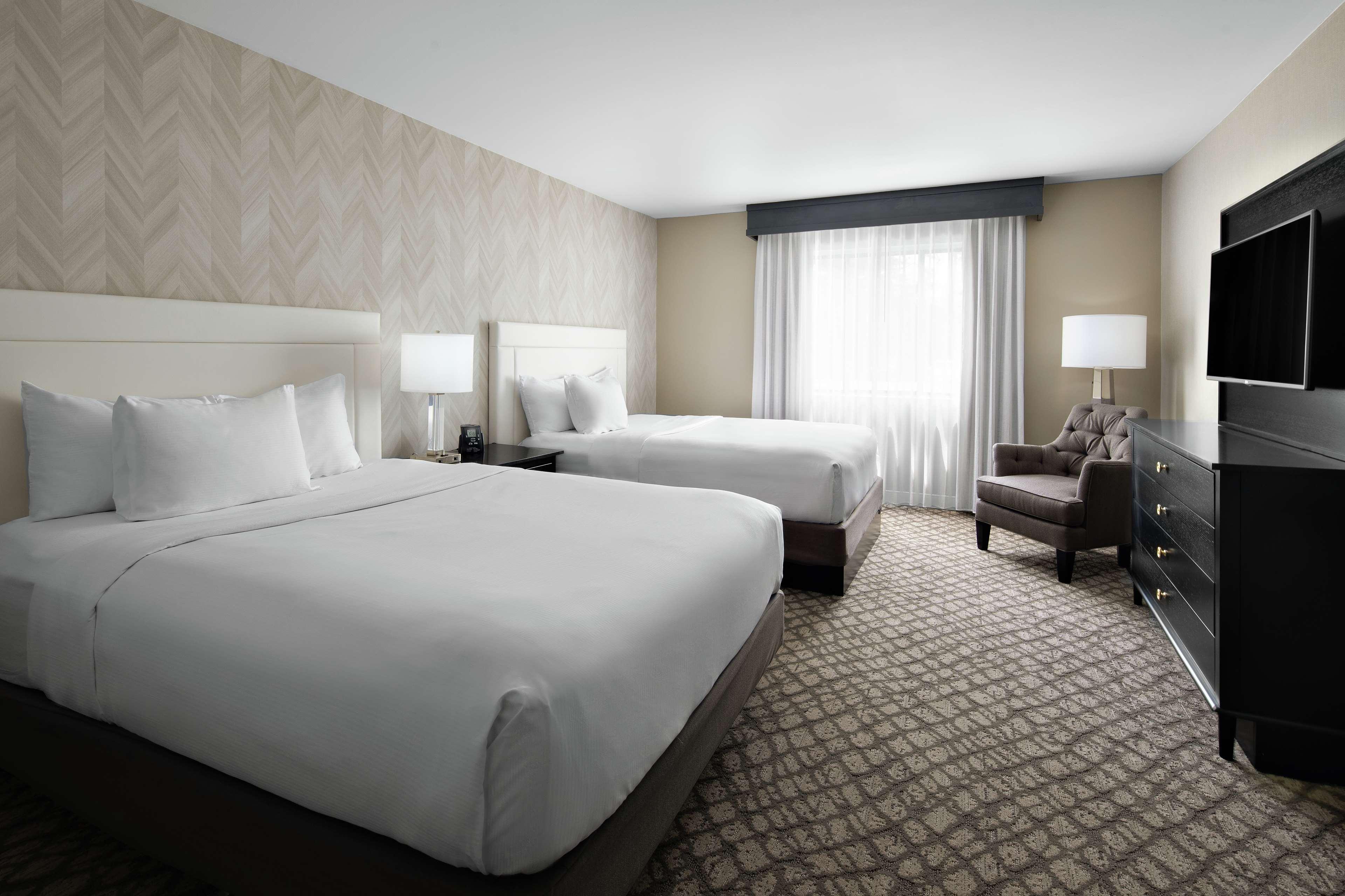 1 BEDROOM, SUITE, 2 QUEEN BEDS, KITCHEN