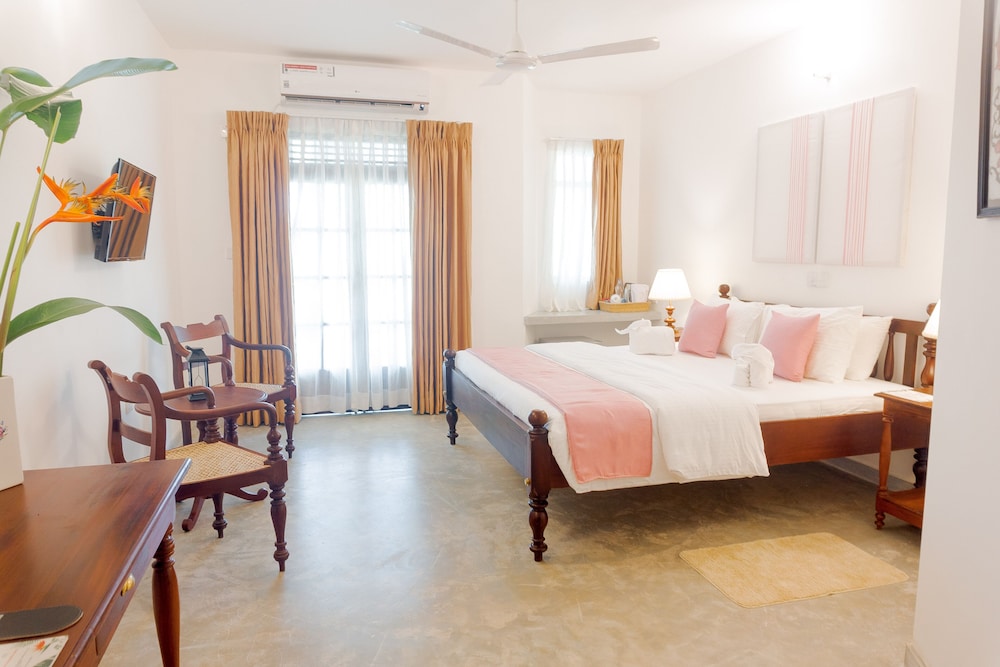 4 BEDROOMS, DELUXE, DOUBLE OR TWIN BED, GARDEN VIEW