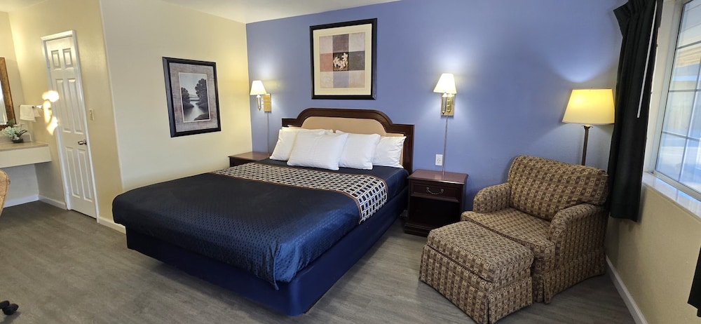 غرفة قياسية بسرير كينج، Rodeway Inn & Suites Blythe I-10, CA 8/10