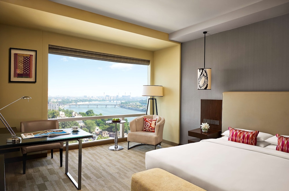 Room, King Bed, River View