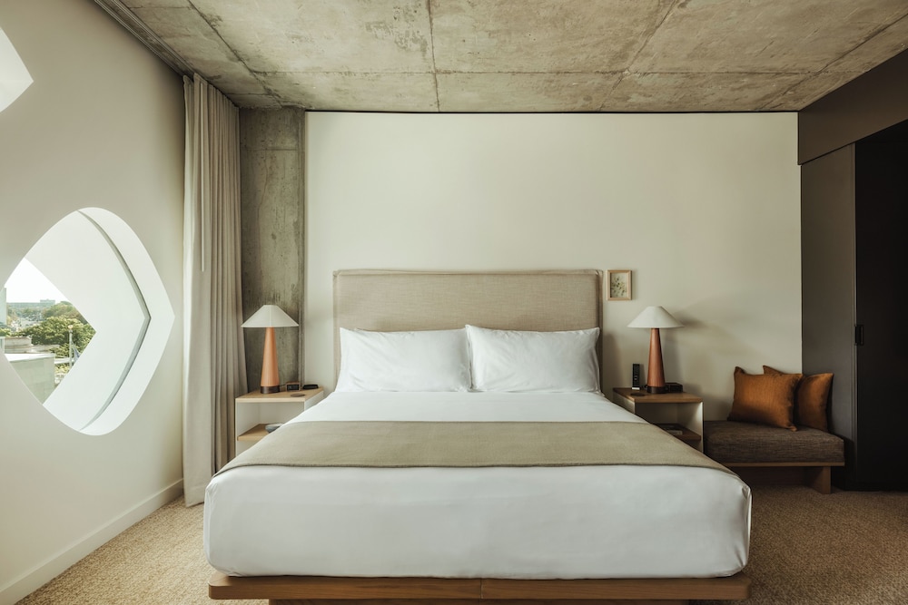 ASPEN, KING BED