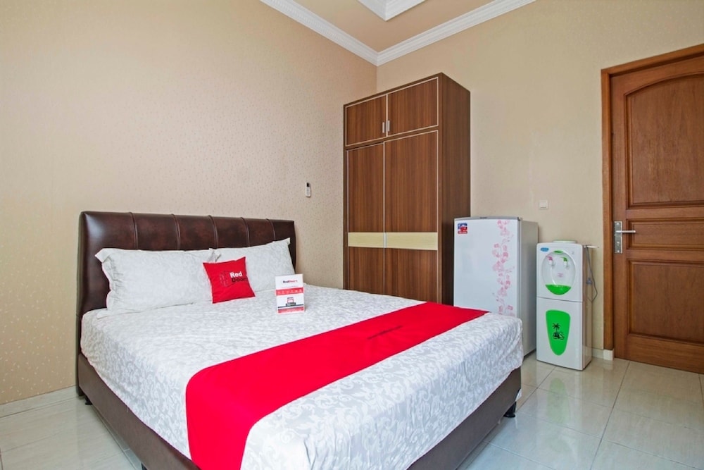 Reddoorz Near Mercu Buana University 4/55