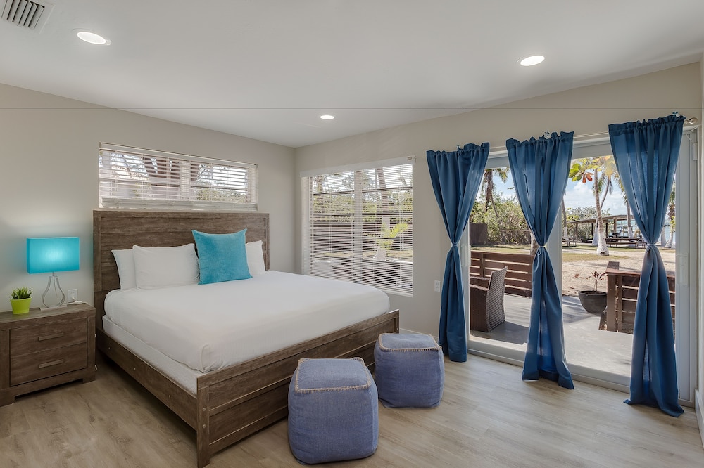 Executive, Suite, King and Queen Bed, Ocean Front, Sofa, Kitchenette, Accessible