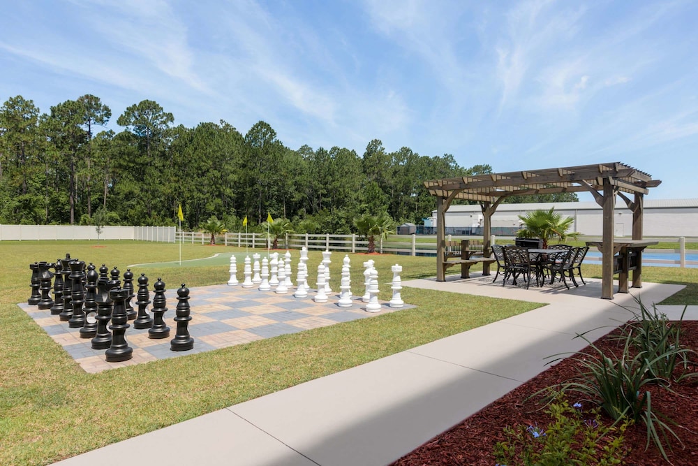 La Quinta Inn & Suites by Wyndham Brunswick/Golden Isles 7/59